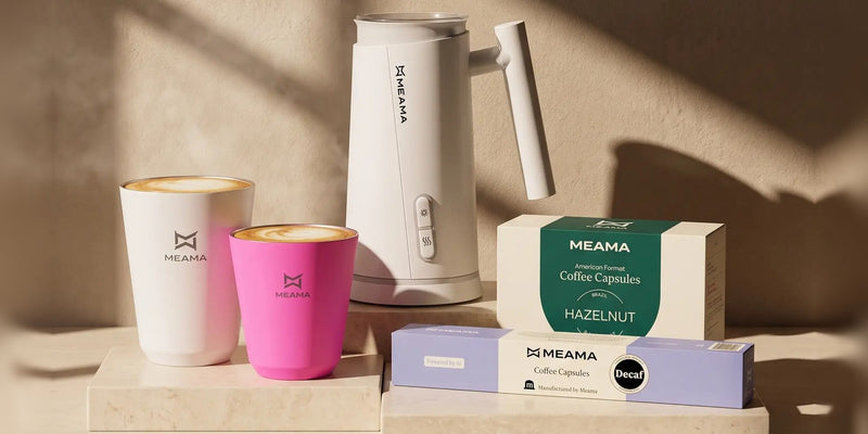 Cappuccinatore set: milk frother, two cups and capsule boxes